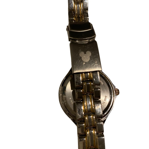 Disney Women’s Mickey Mouse watch with moving arms. - Picture 4 of 6